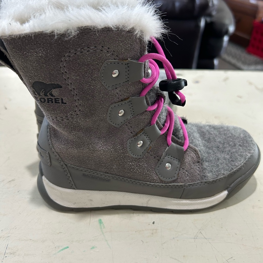Sorel Explorer Youth Lace Boots Waterproof Gray Pink Fur Trim Size 1 Girls EUC